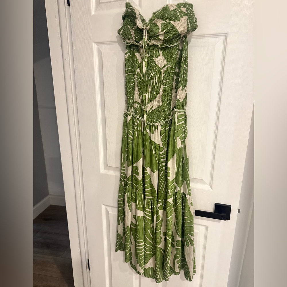 Green and white maxi dress Strapless or halter top with ruched vibe size small